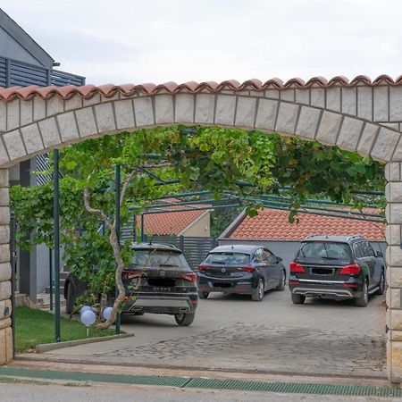 Ferienwohnung Irina Ližnjan エクステリア 写真