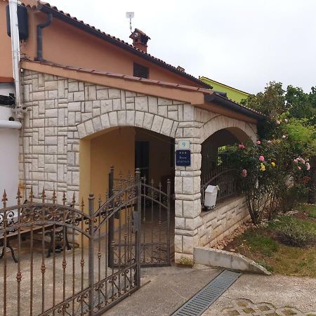Ferienwohnung Irina Ližnjan エクステリア 写真