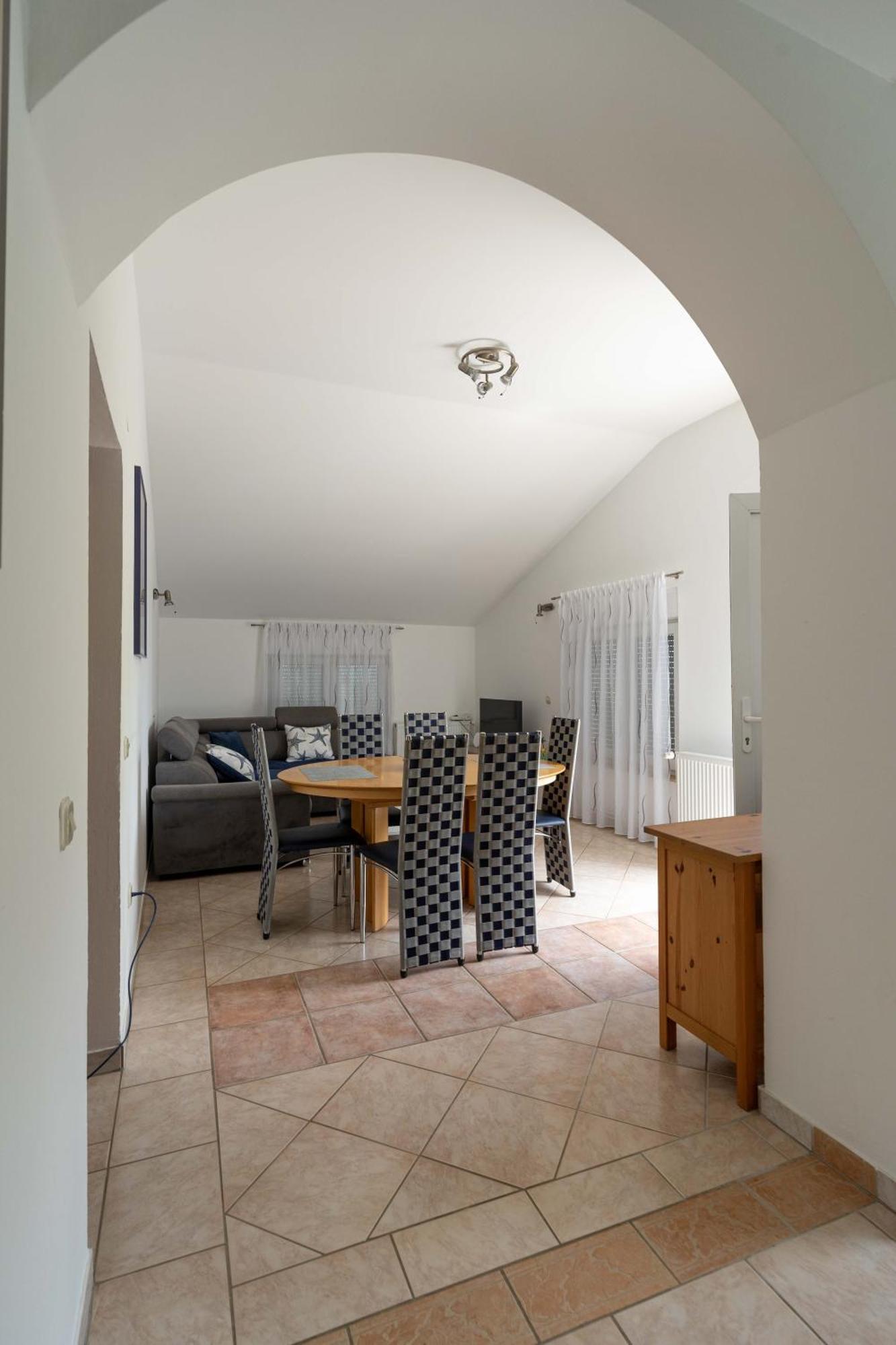 Ferienwohnung Irina Ližnjan エクステリア 写真
