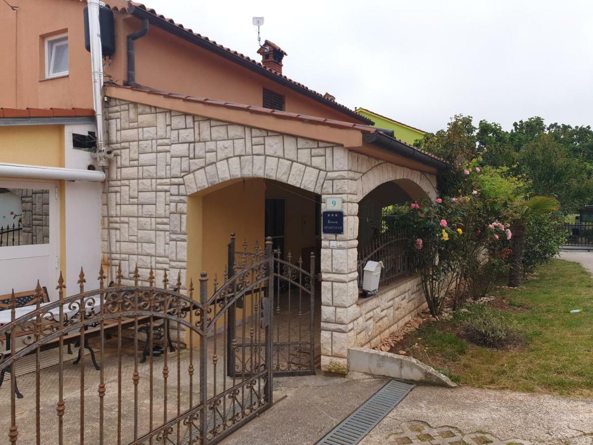 Ferienwohnung Irina Ližnjan エクステリア 写真